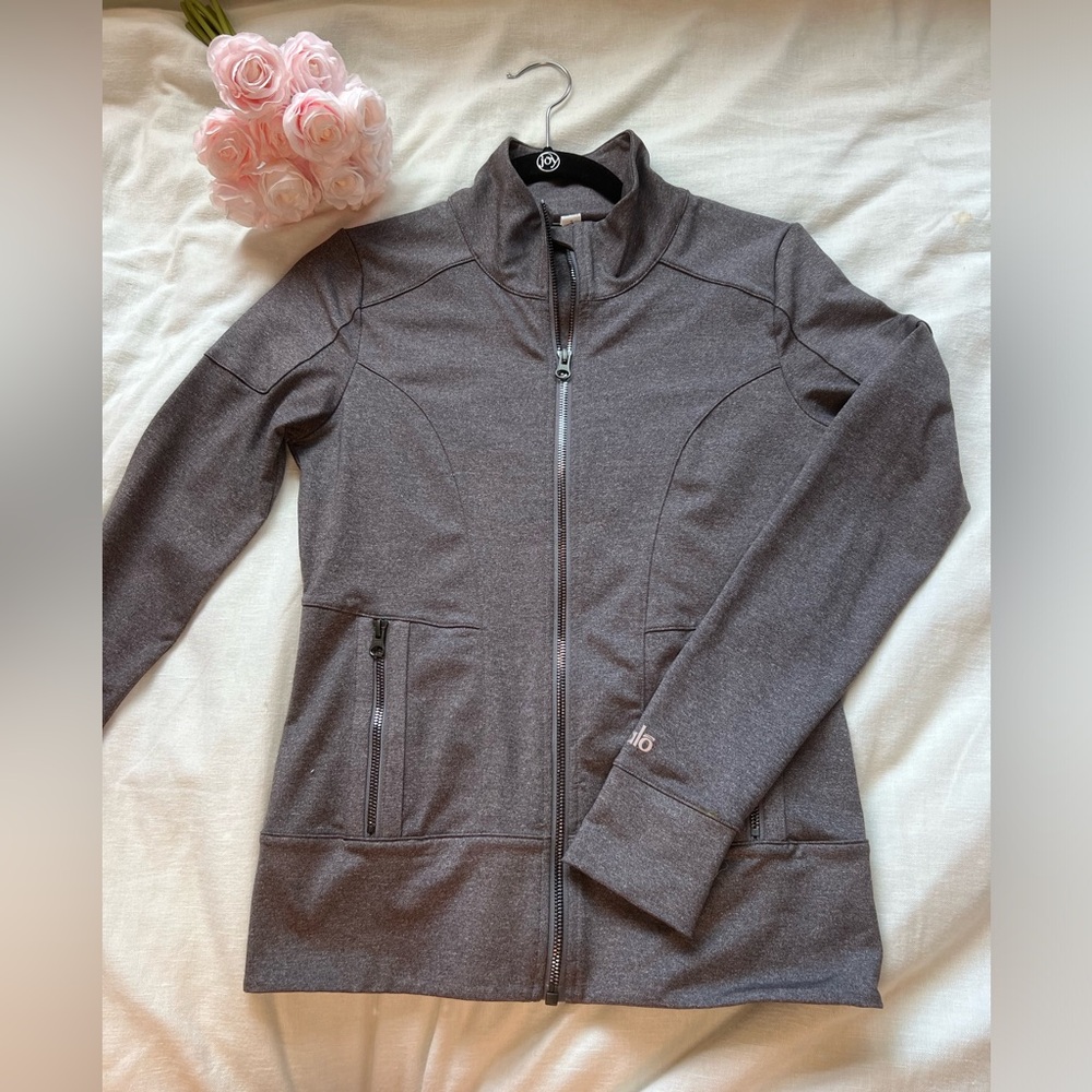 Like new Alo Yoga fitted grey jacket!